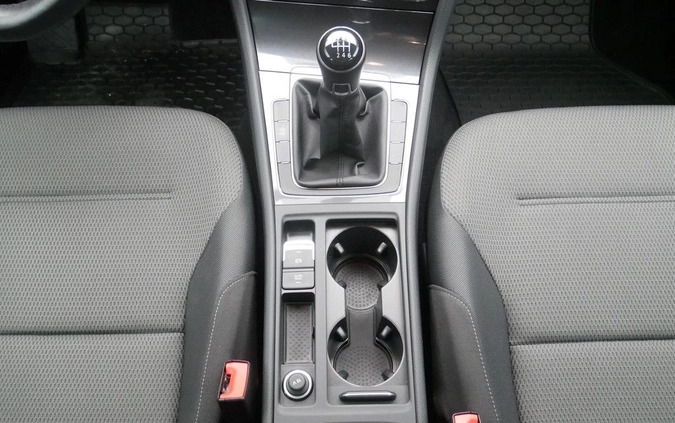 Volkswagen Golf cena 50899 przebieg: 105899, rok produkcji 2019 z Warszawa małe 137